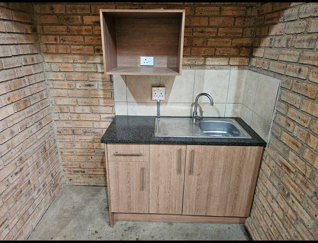 302M² MINI FACTORY TO LET IN LANSERIA